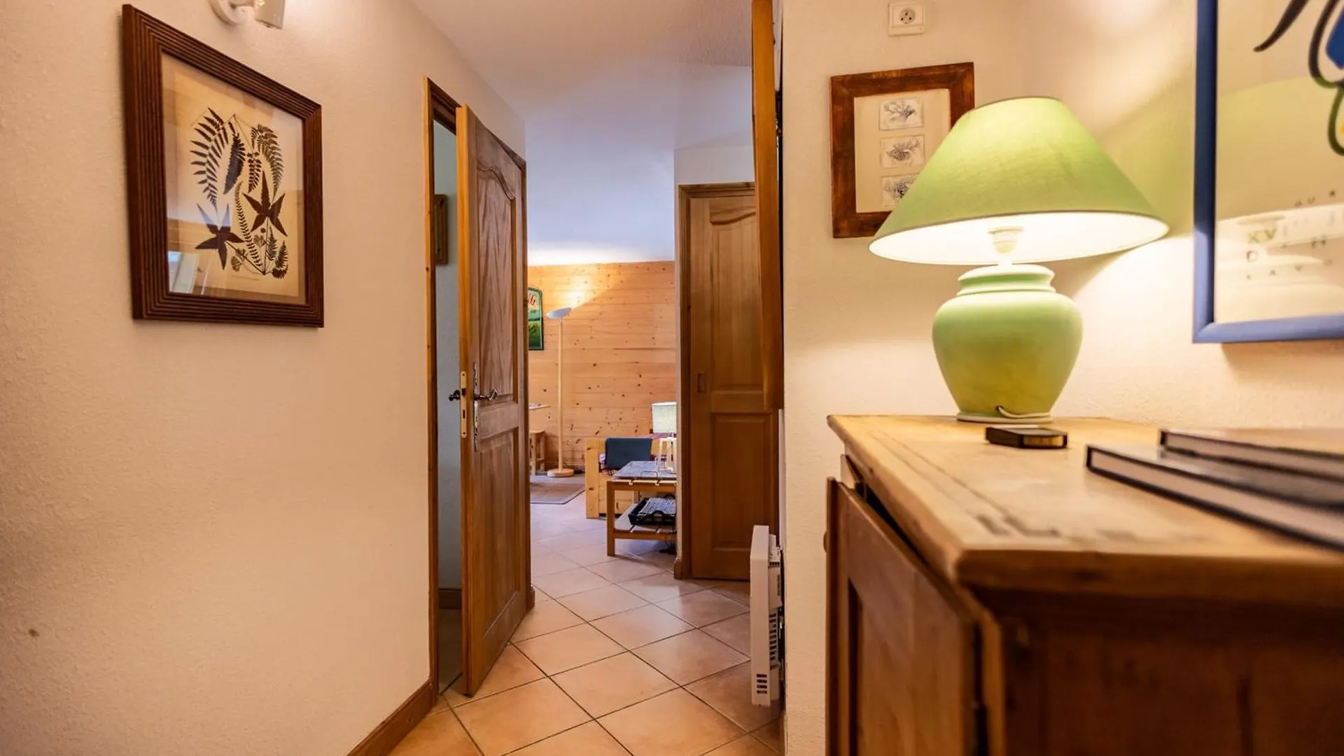 Bright 2-Bedroom Apartment For 4 Meribel Morel Mussillon