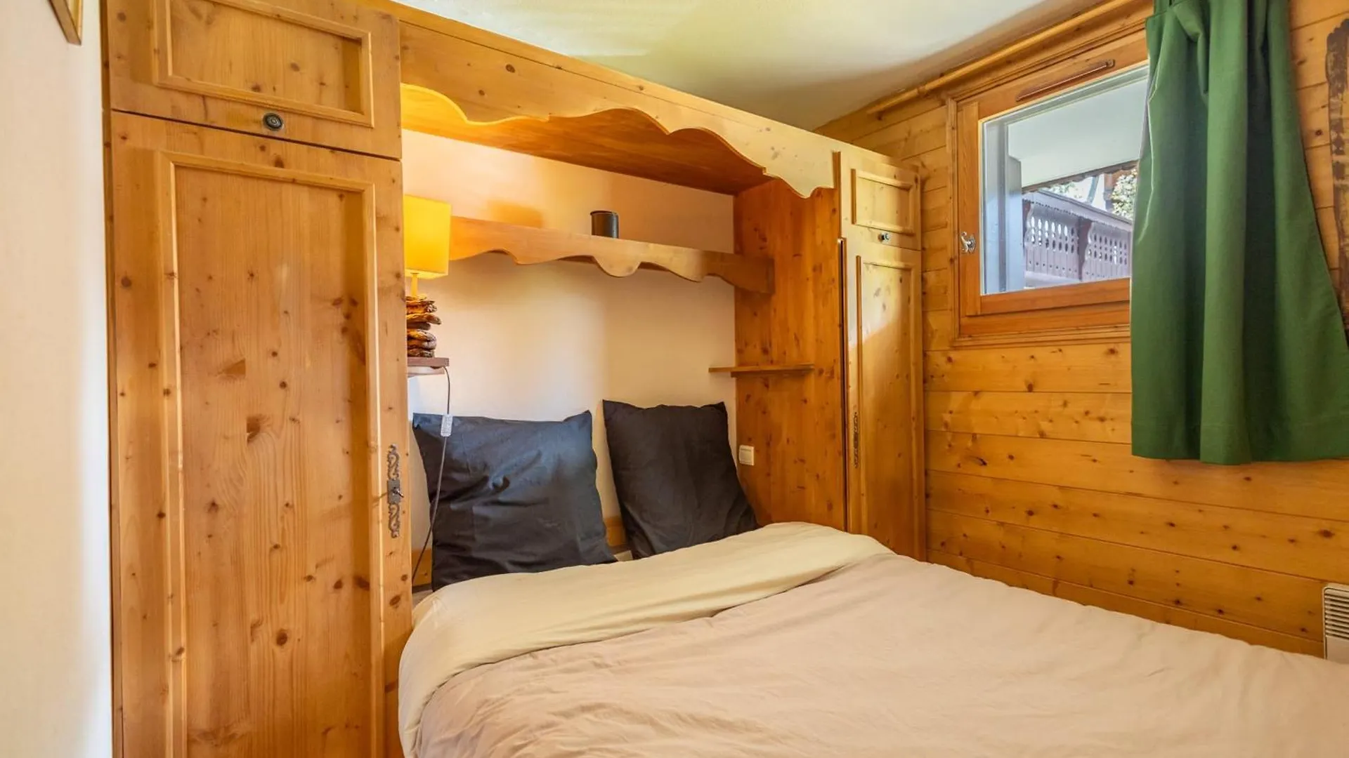 Bright 2-Bedroom Apartment For 4 Meribel Morel Mussillon 0*,